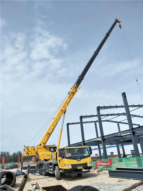 清原超高层建筑钢结构吊装案例